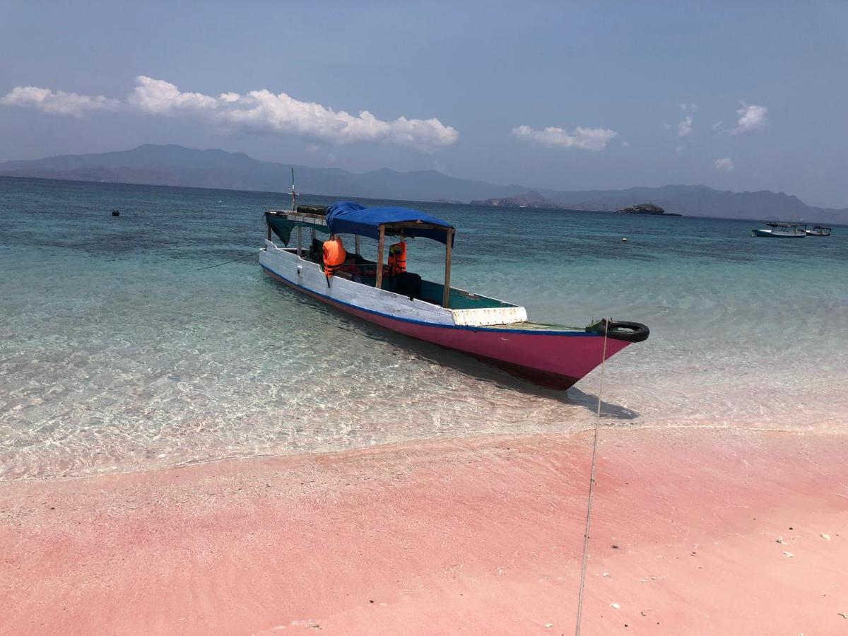 Dua Putri Komodo Homestay Exteriér fotografie