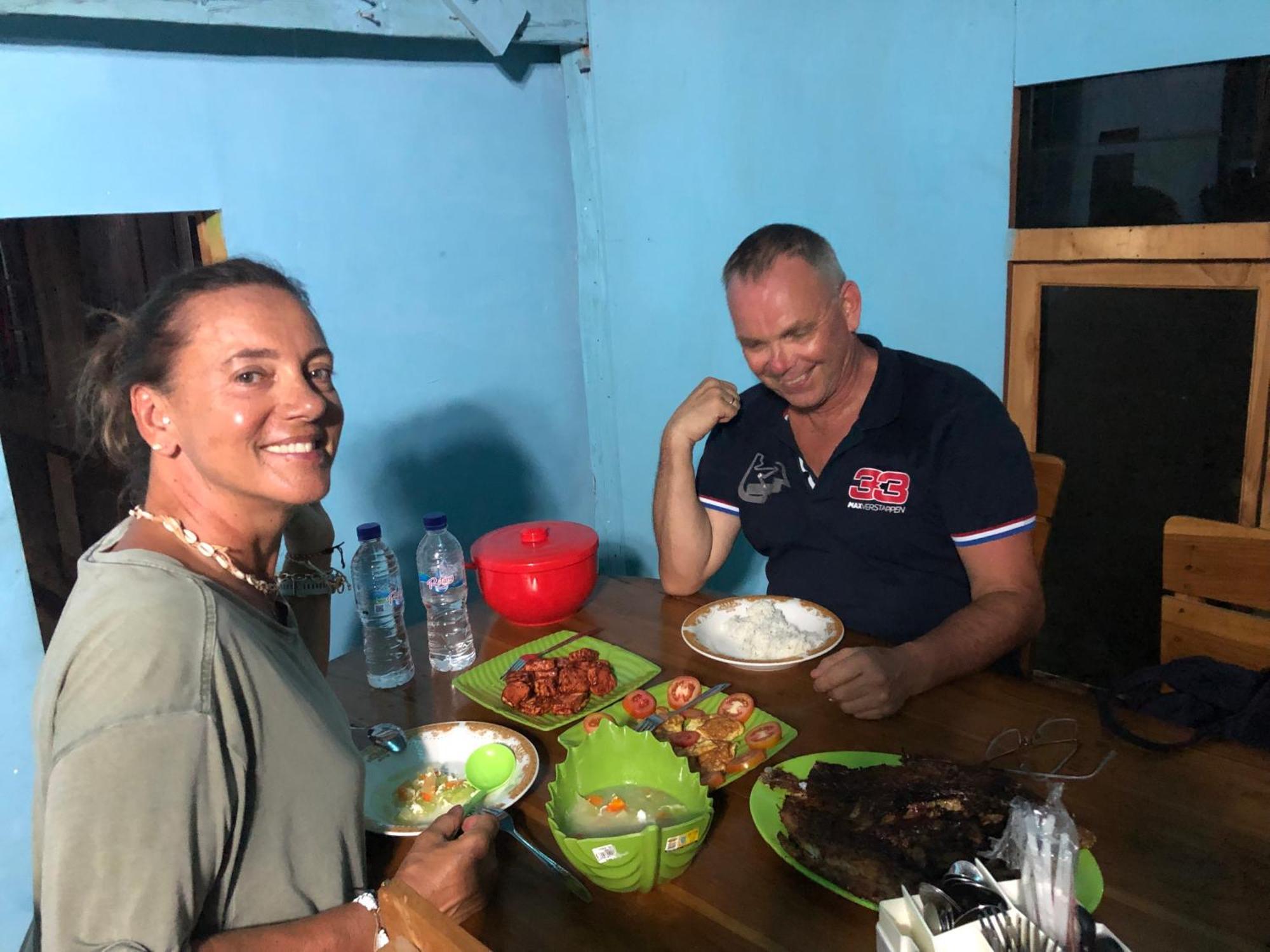 Dua Putri Komodo Homestay Exteriér fotografie
