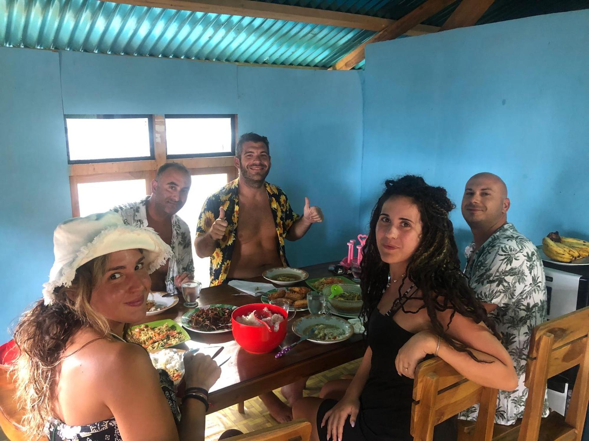 Dua Putri Komodo Homestay Exteriér fotografie