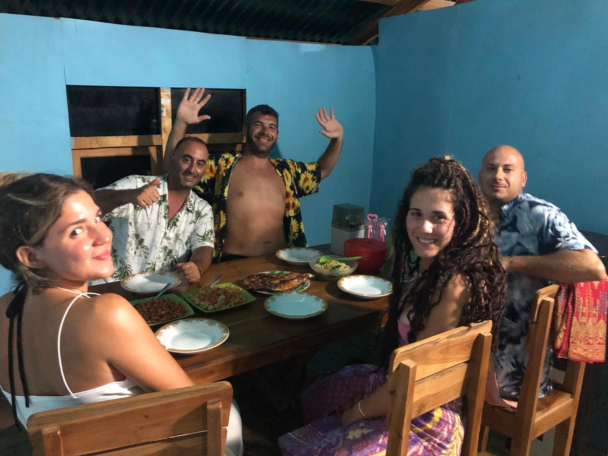 Dua Putri Komodo Homestay Exteriér fotografie
