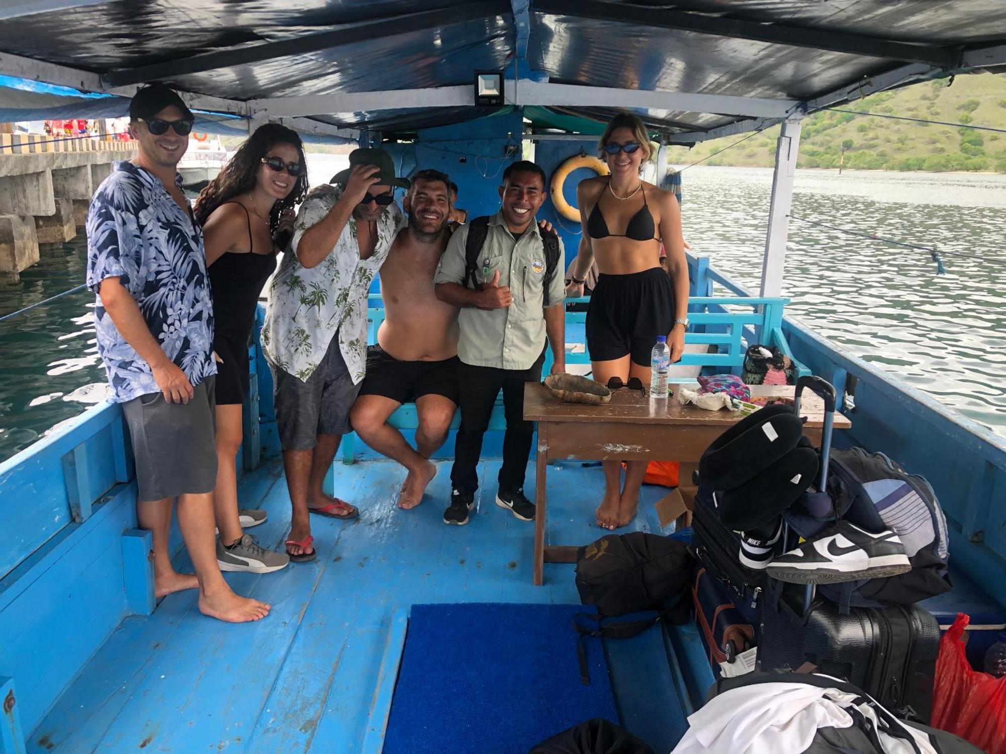 Dua Putri Komodo Homestay Exteriér fotografie