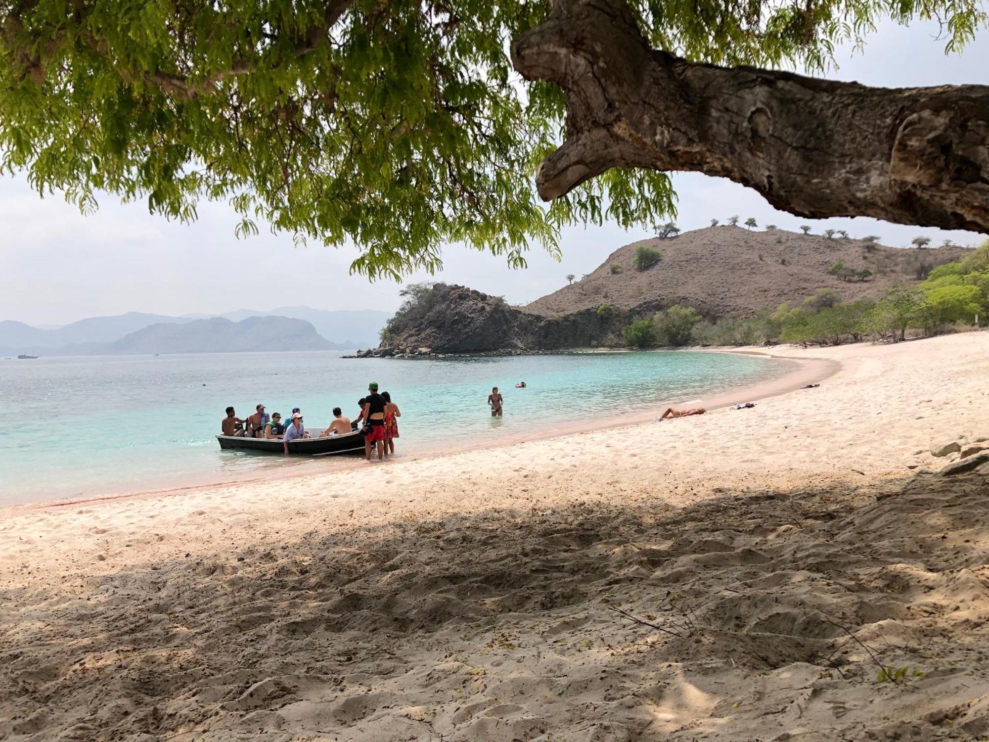 Dua Putri Komodo Homestay Exteriér fotografie