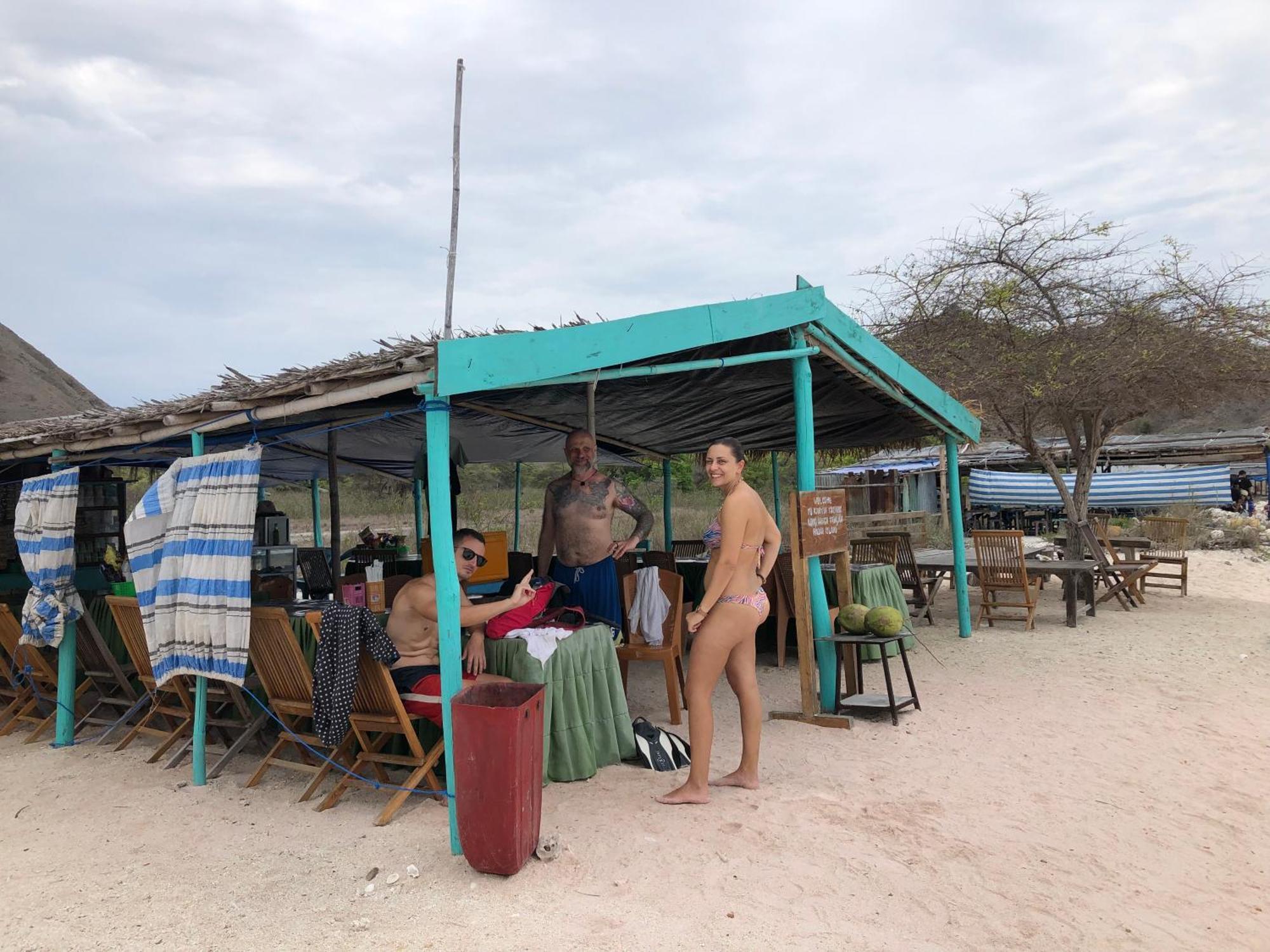 Dua Putri Komodo Homestay Exteriér fotografie