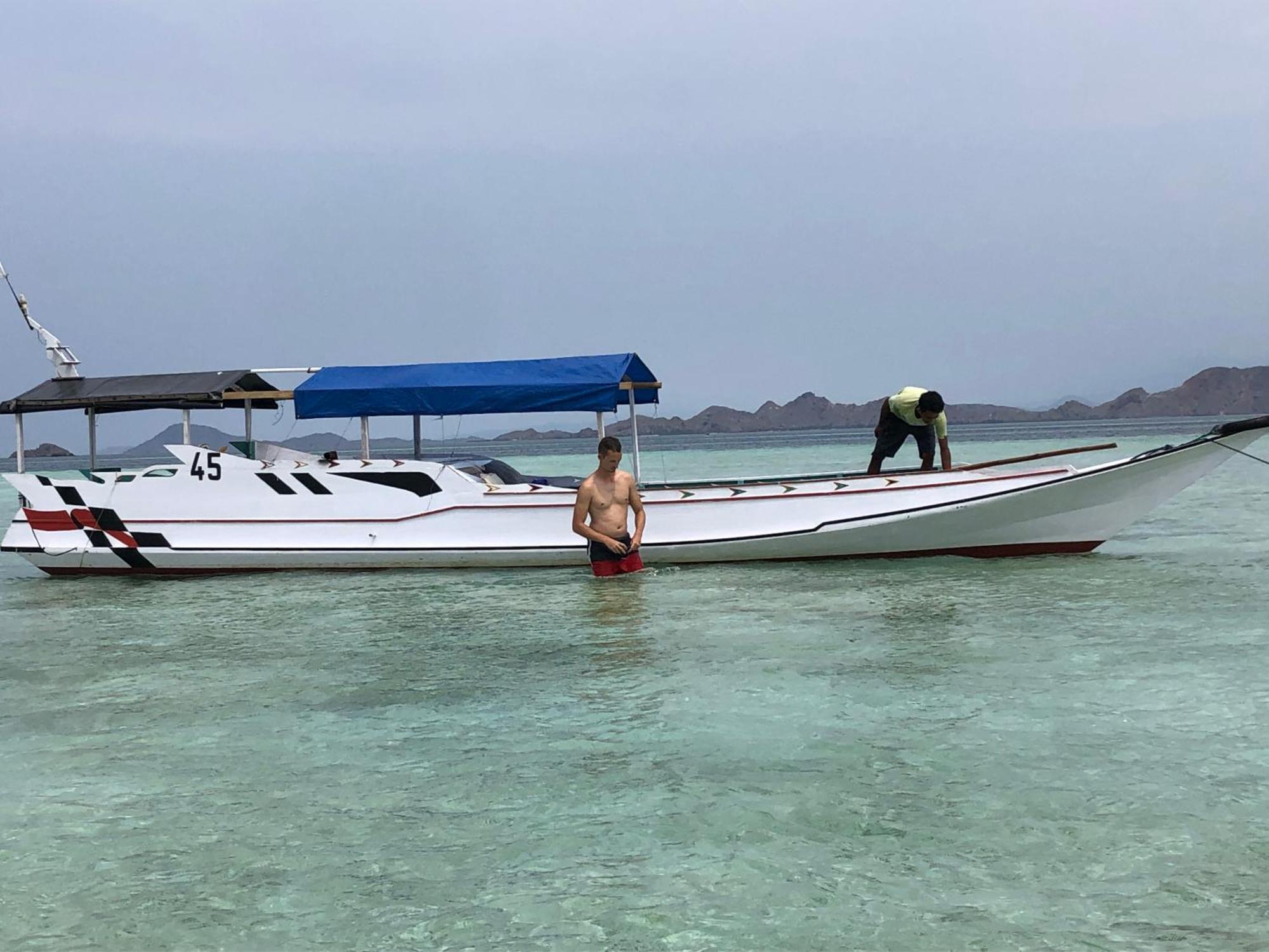 Dua Putri Komodo Homestay Exteriér fotografie