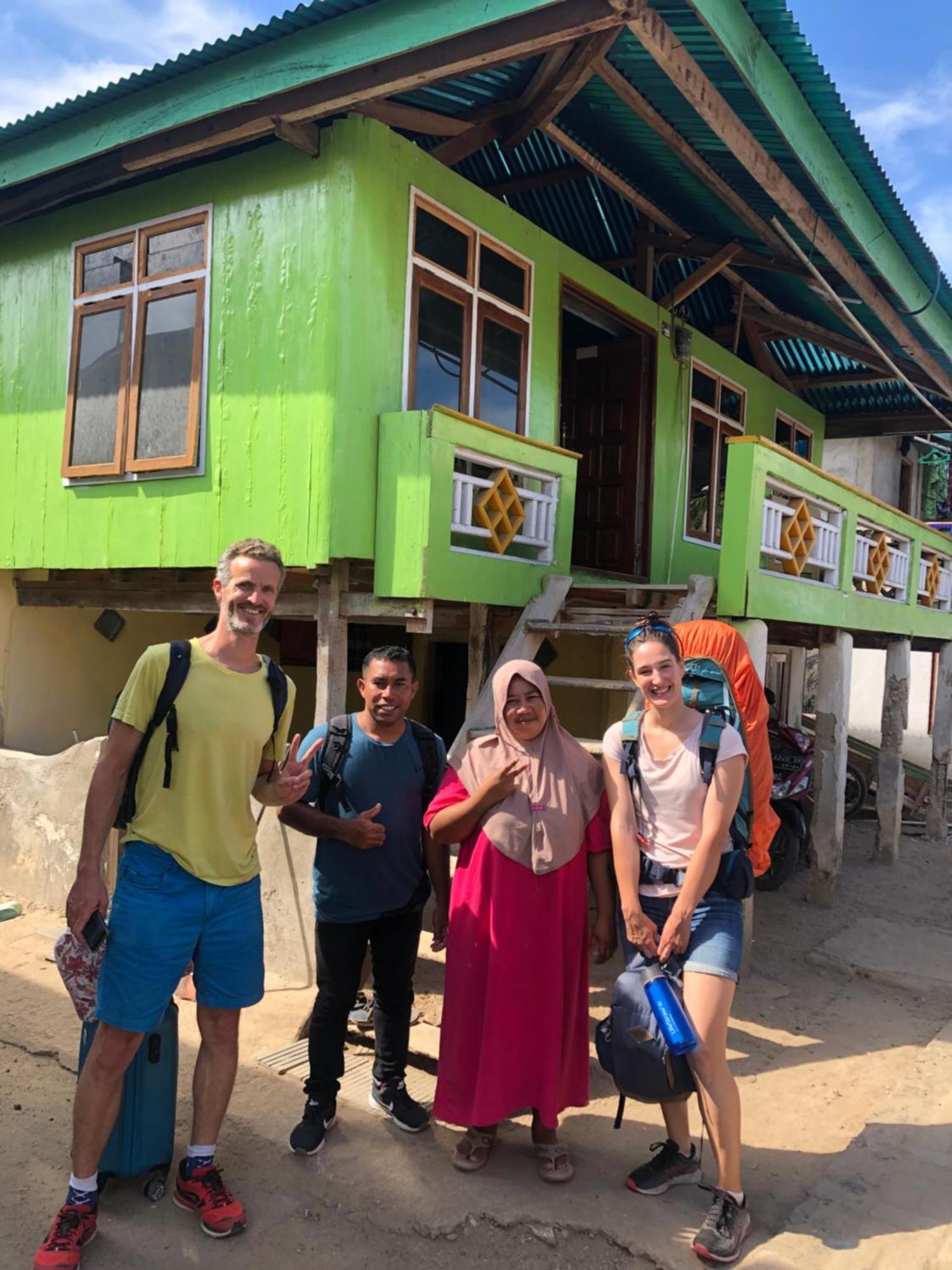 Dua Putri Komodo Homestay Exteriér fotografie