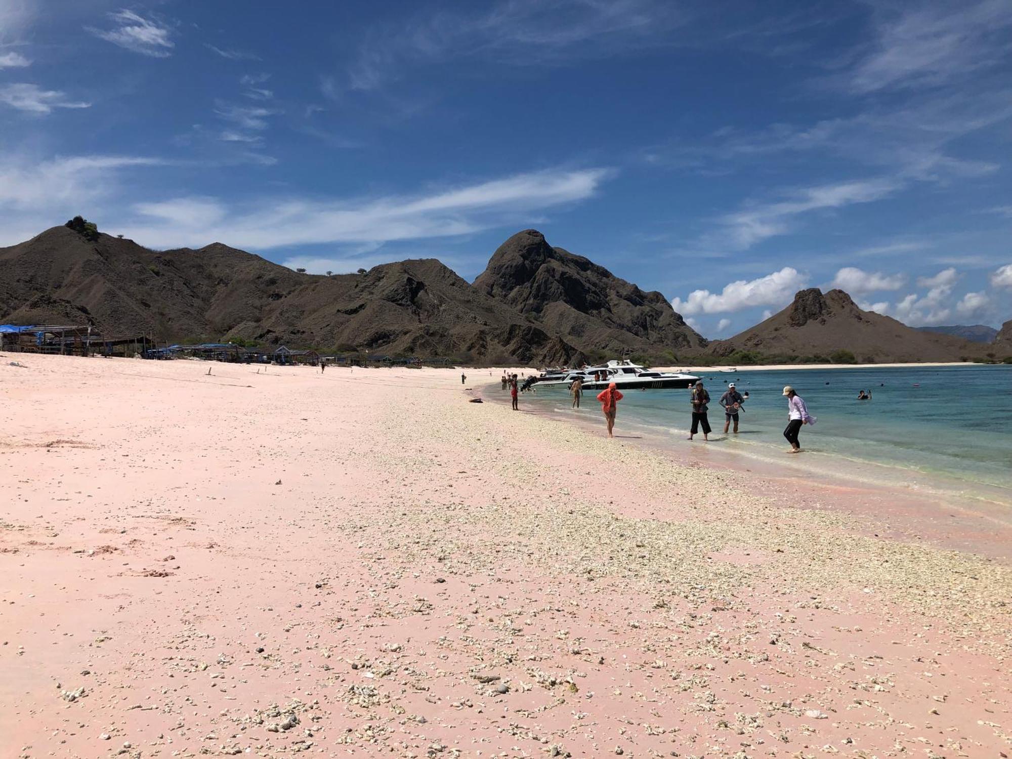 Dua Putri Komodo Homestay Exteriér fotografie