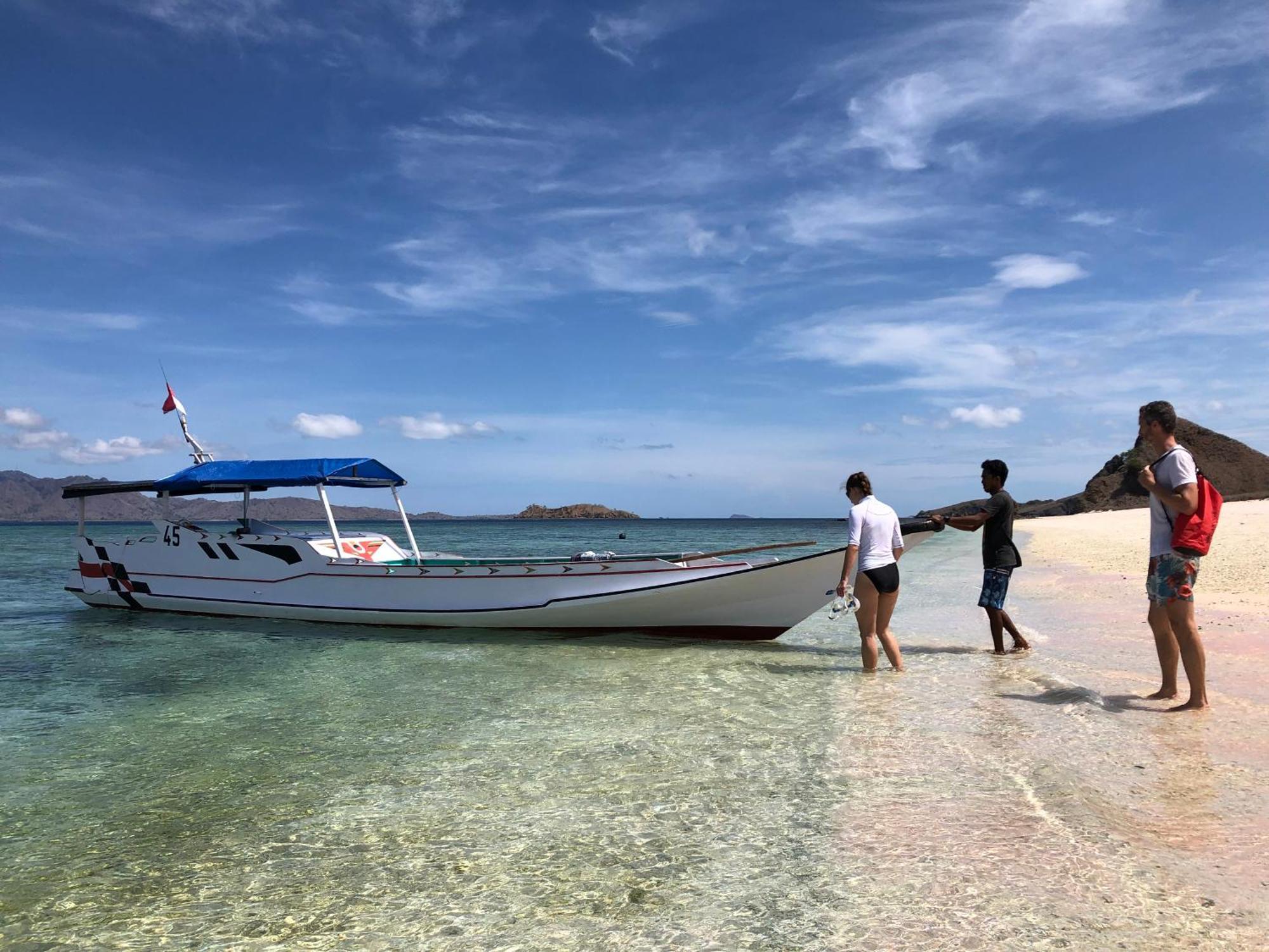Dua Putri Komodo Homestay Exteriér fotografie