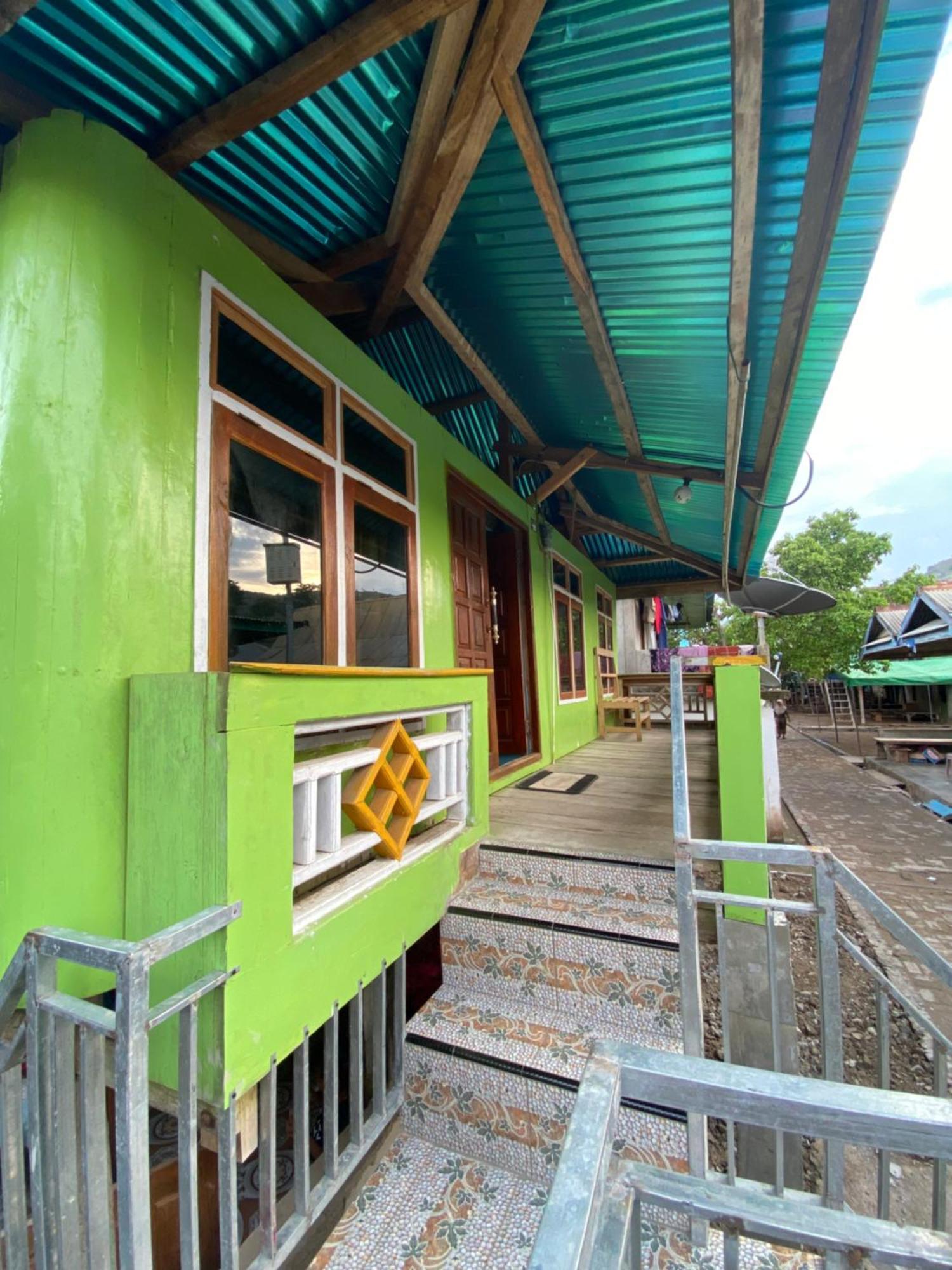 Dua Putri Komodo Homestay Exteriér fotografie