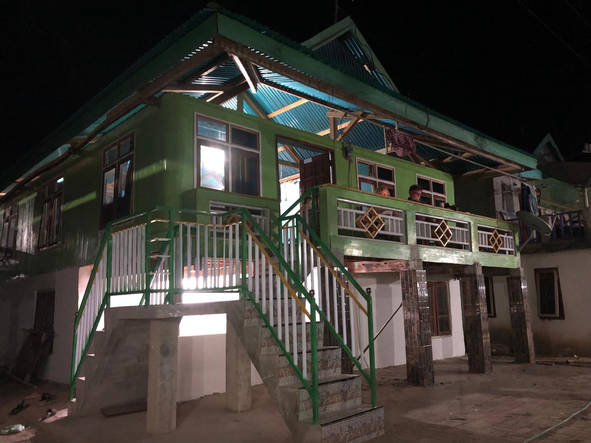 Dua Putri Komodo Homestay Exteriér fotografie
