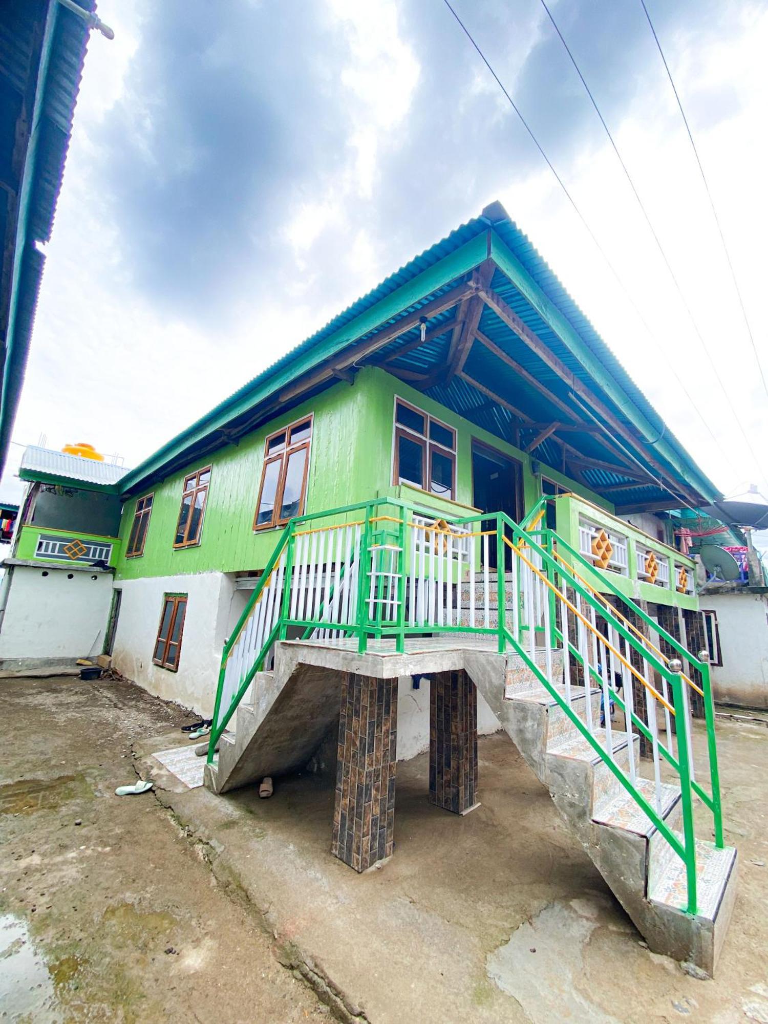 Dua Putri Komodo Homestay Exteriér fotografie